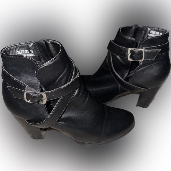 BAMBOO Heeled Black Leather Boots - Picture 4 of 8